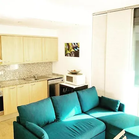 Con Piscina Y Parking En Апартаменты