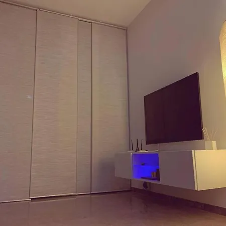 Apartamento Con Piscina Y Parking En *