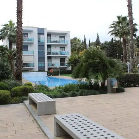 Apartment Con Piscina Y Parking En *