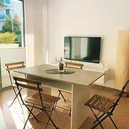 Con Piscina Y Parking En Apartment Lloret de Mar