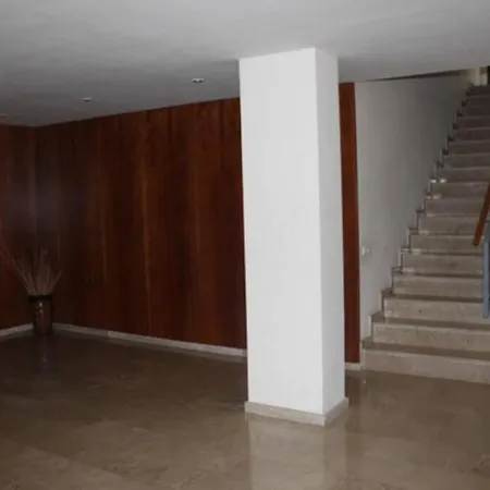 Apartment Con Piscina Y Parking En *