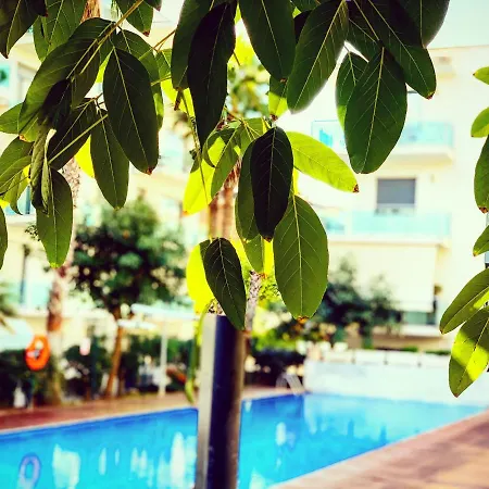 Apartment Con Piscina Y Parking En *