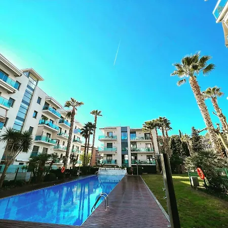 Con Piscina Y Parking En Apartment Lloret de Mar