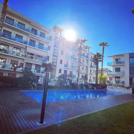 Apartment Con Piscina Y Parking En *