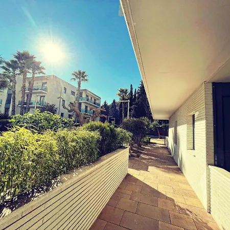 Con Piscina Y Parking En Апартаменты